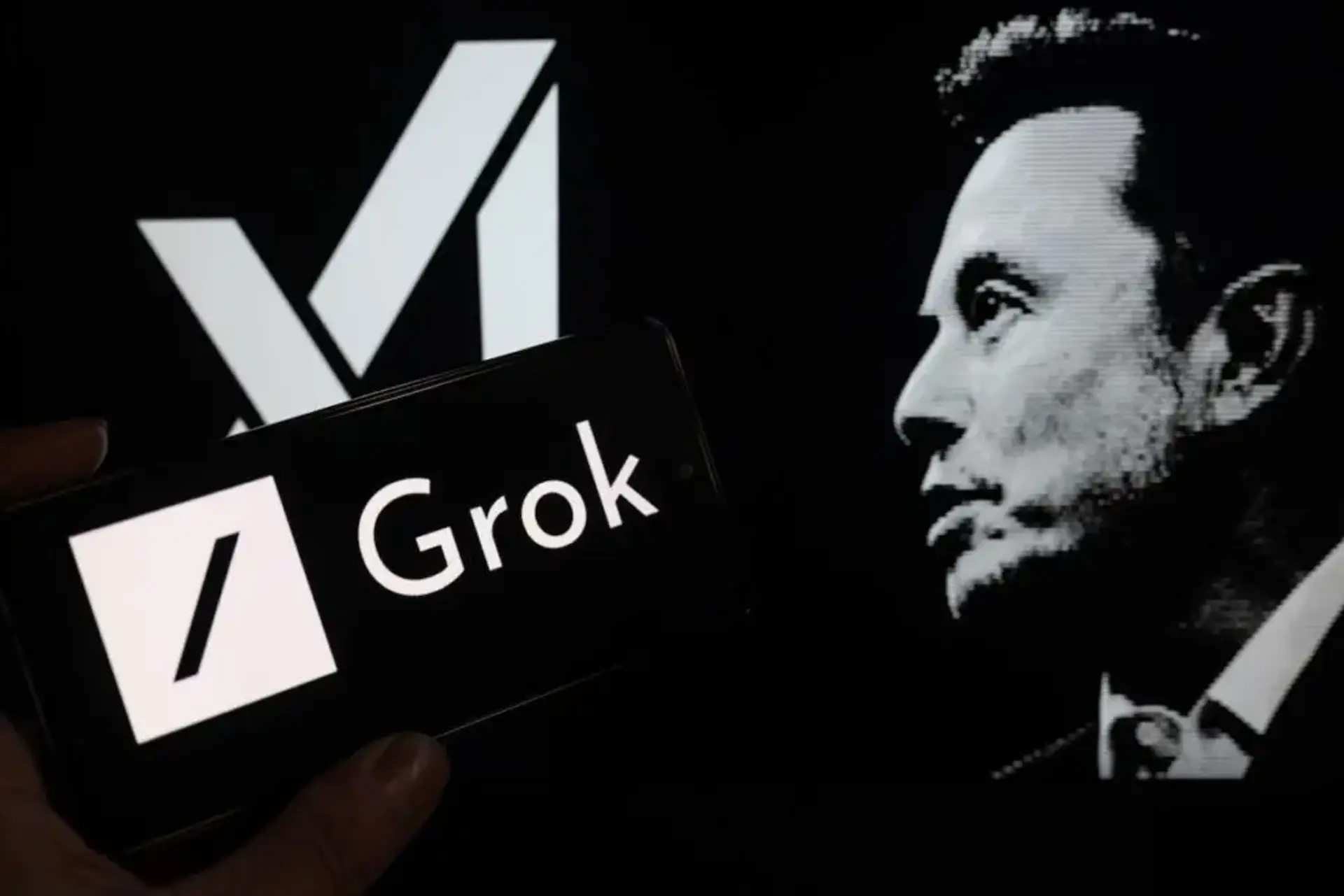Musk Battles OpenAI, Apple