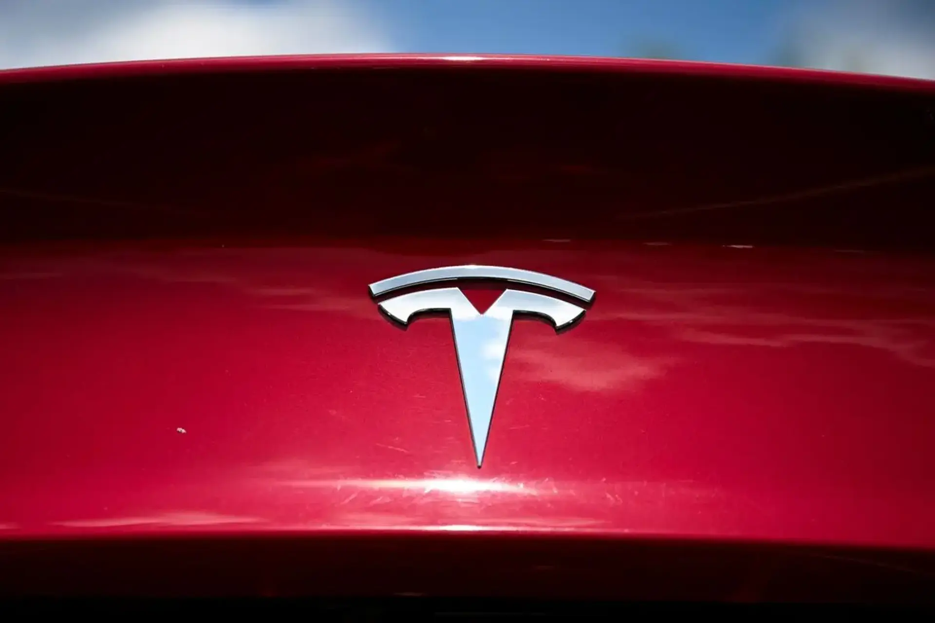 Tesla ends Dojo project, reassigns team