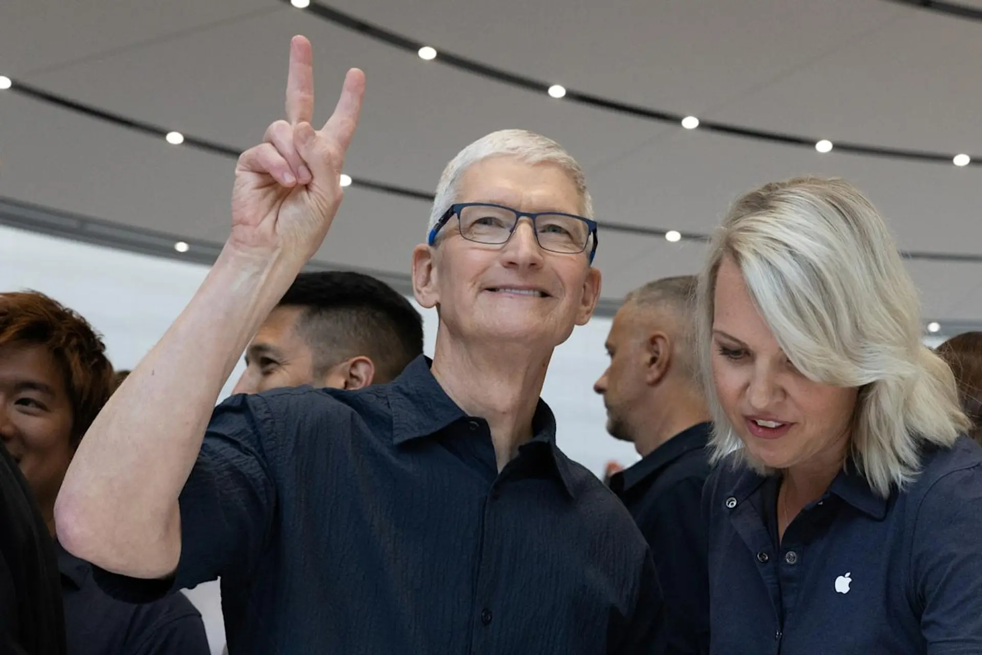 Apple Eyes AI Acquisitions