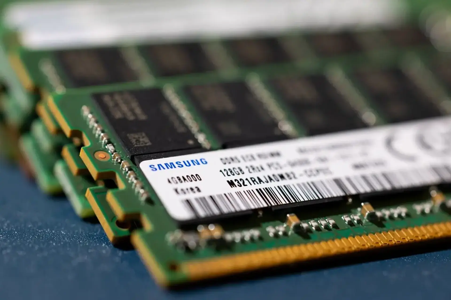 Samsung, Tesla strike chip deal