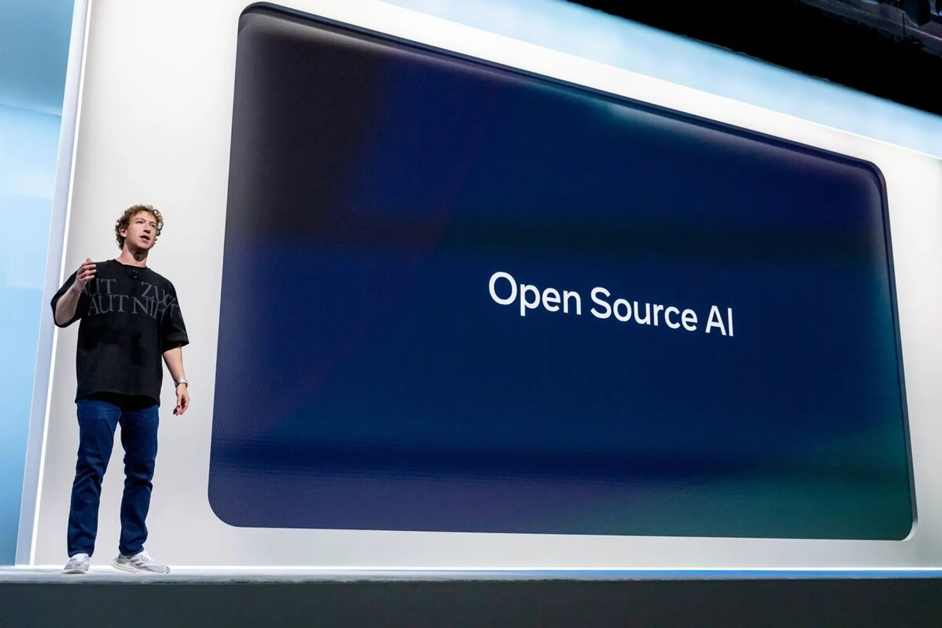 Apple AI Lead Departs for Meta