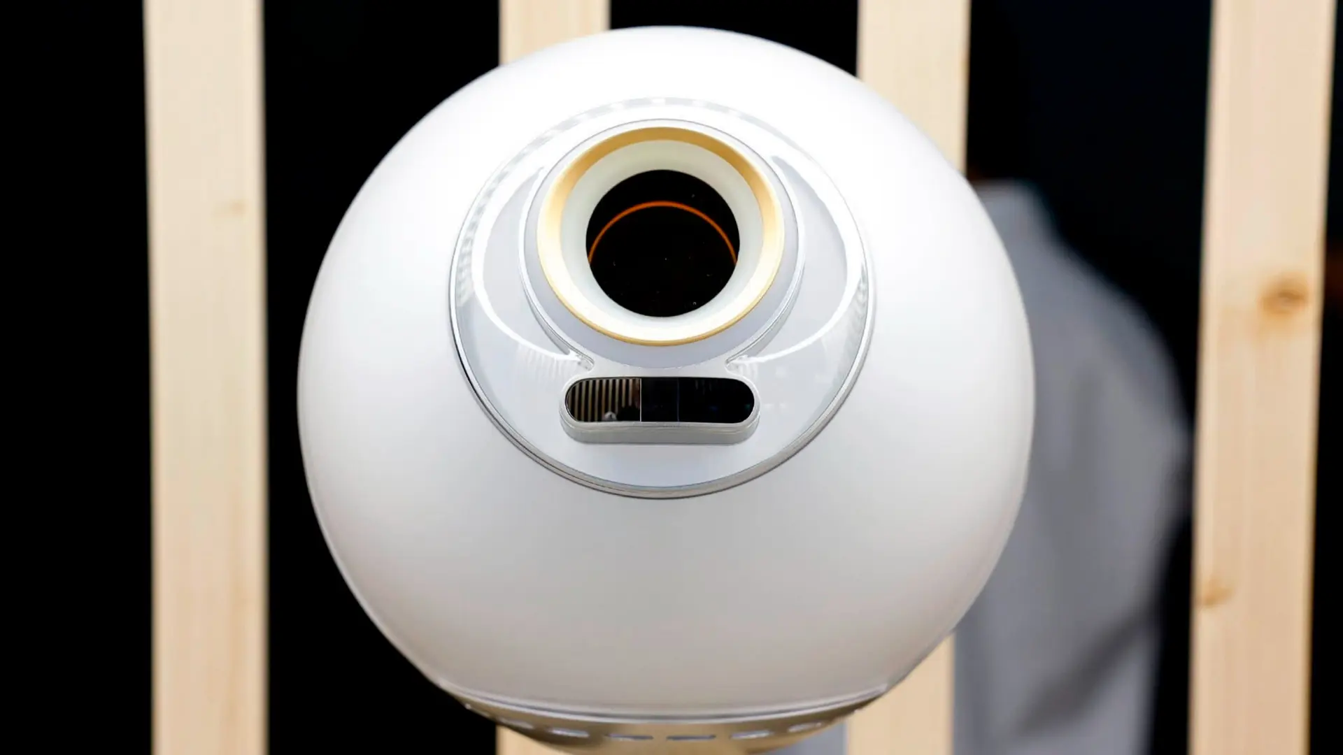 AI Erodes Online Identity