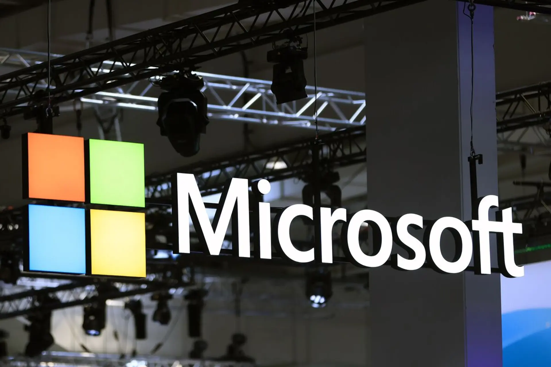 Microsoft Prioritises AI, Cuts Jobs