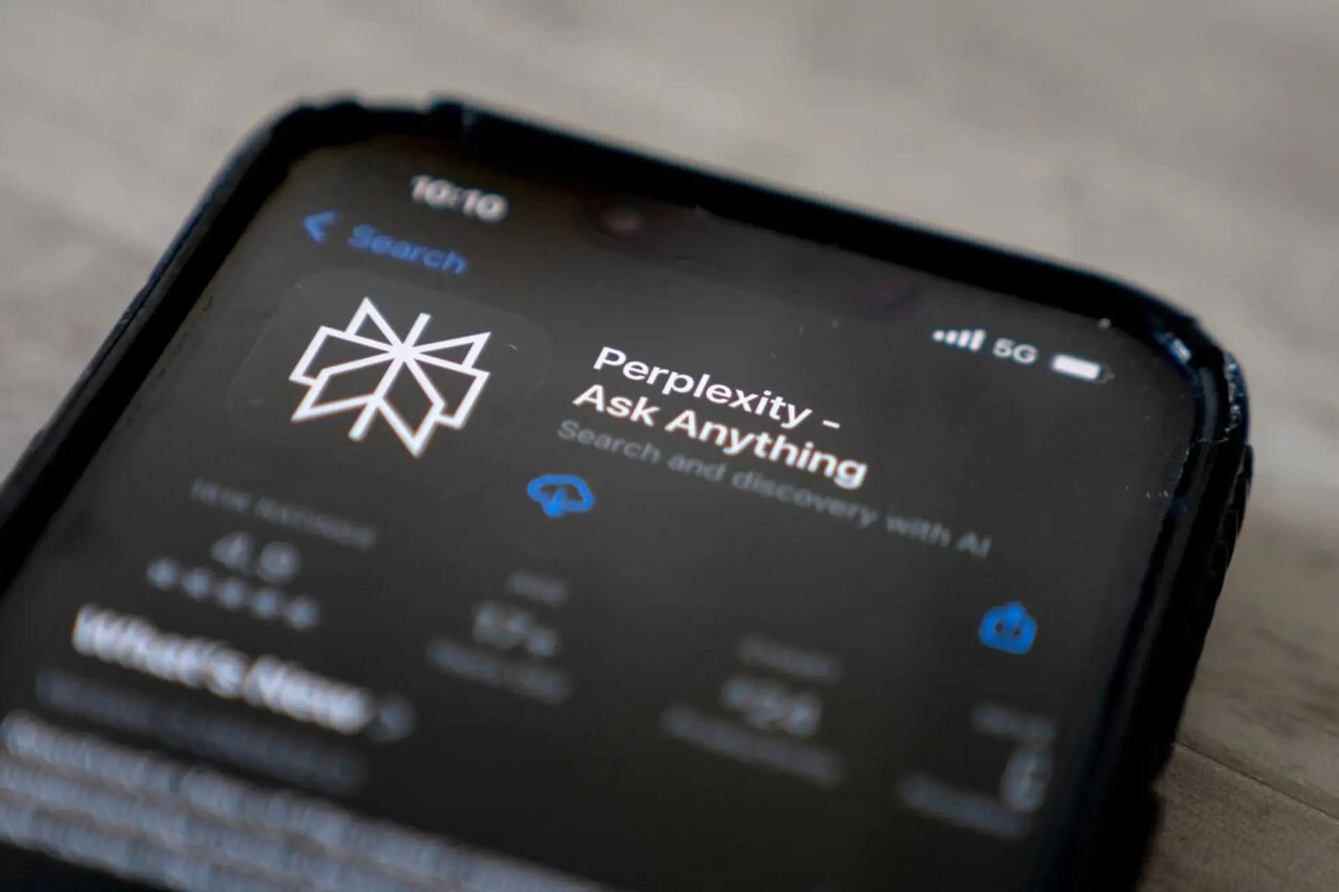 Apple considers acquiring Perplexity AI