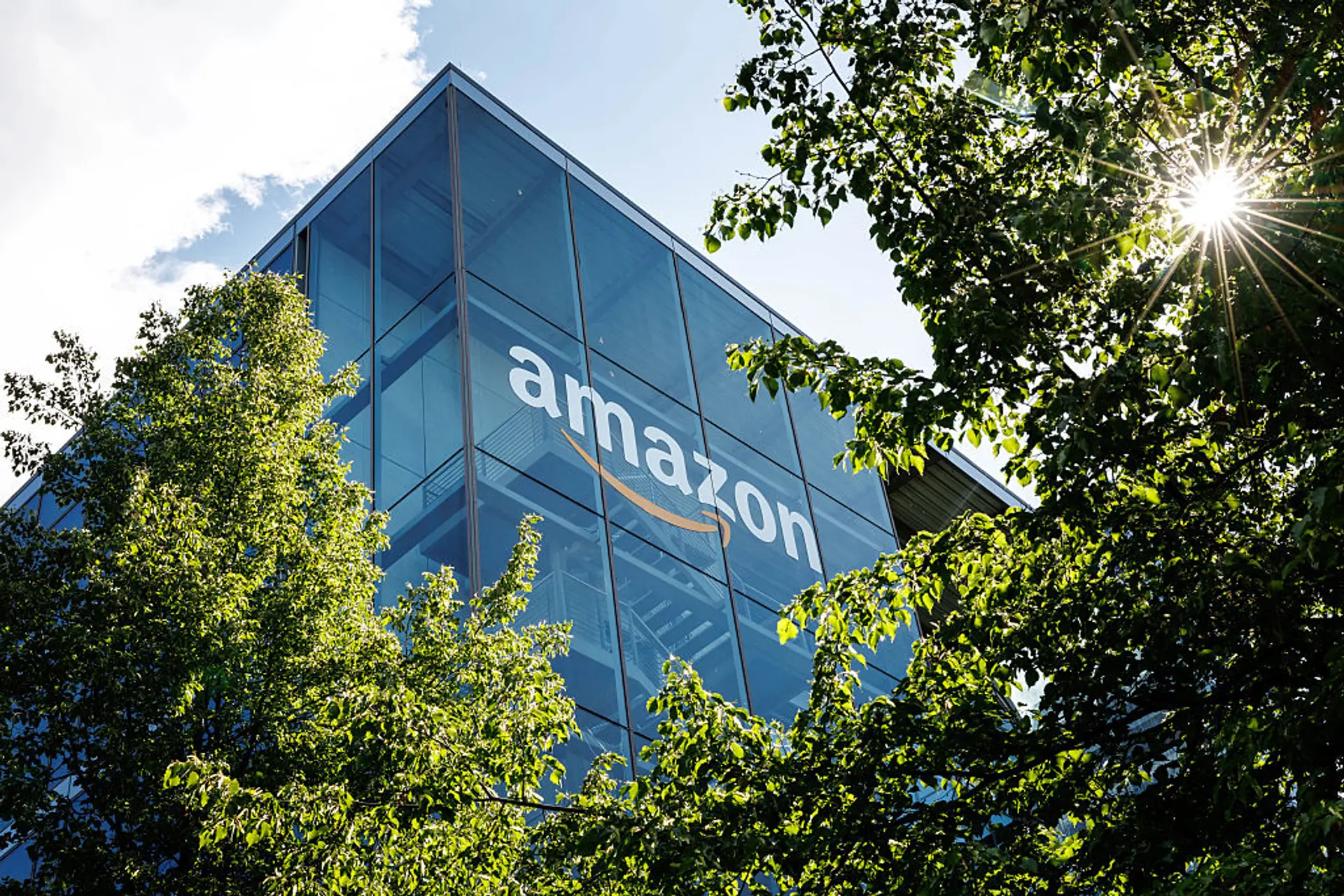 Amazon's Agentic AI Robotics