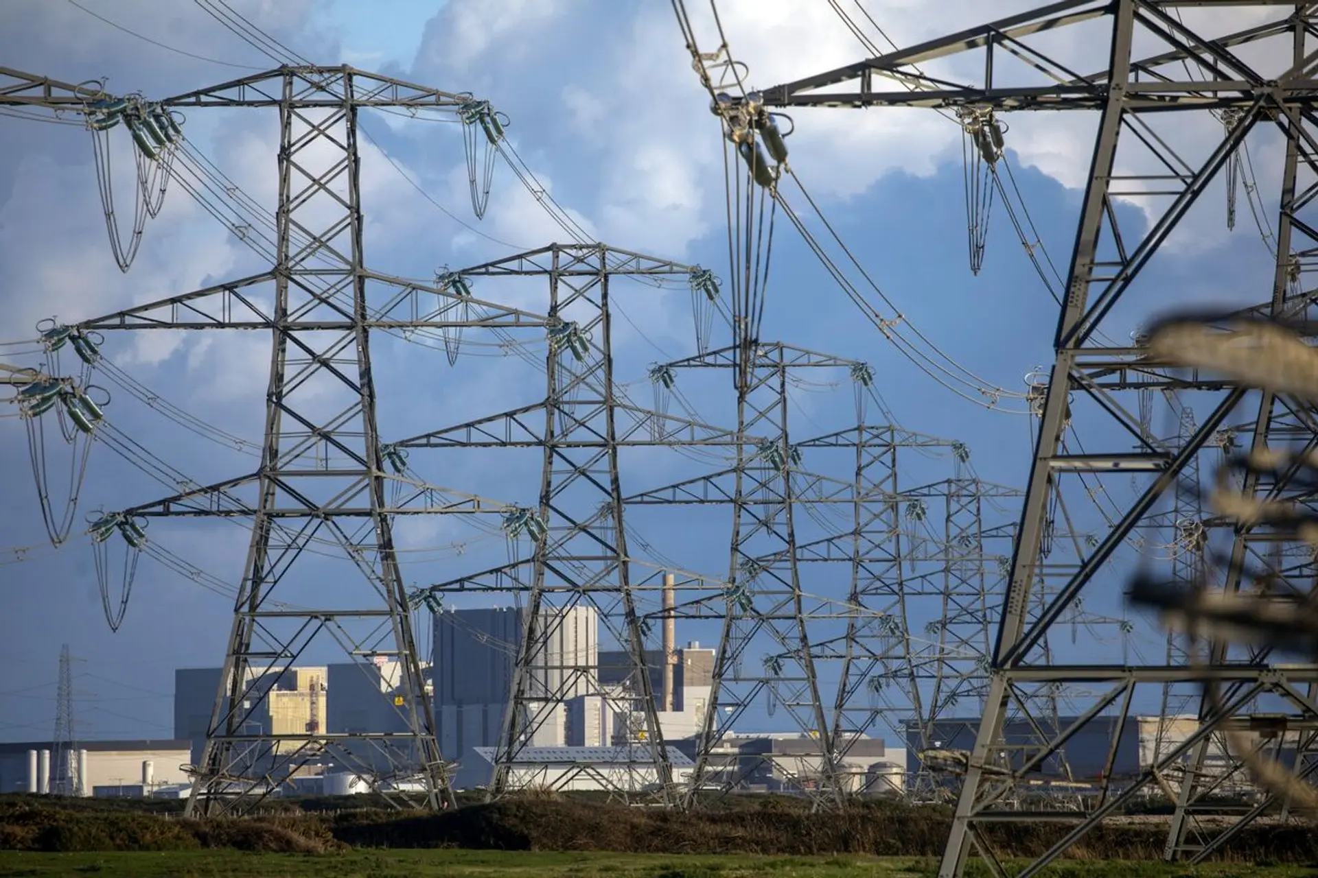 AI Threatens UK Carbon Goals