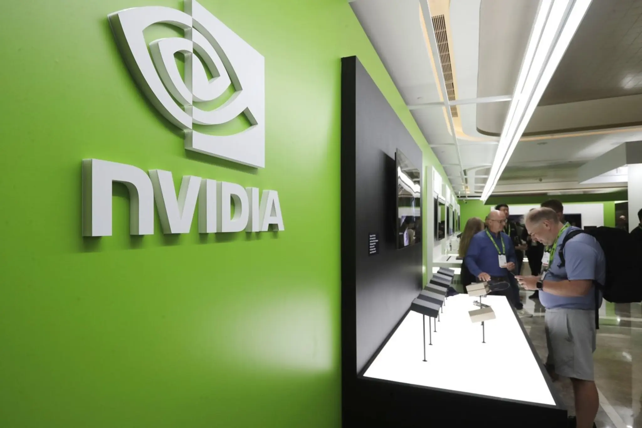 Nvidia announces Blackwell NVL72 AI supercomputer