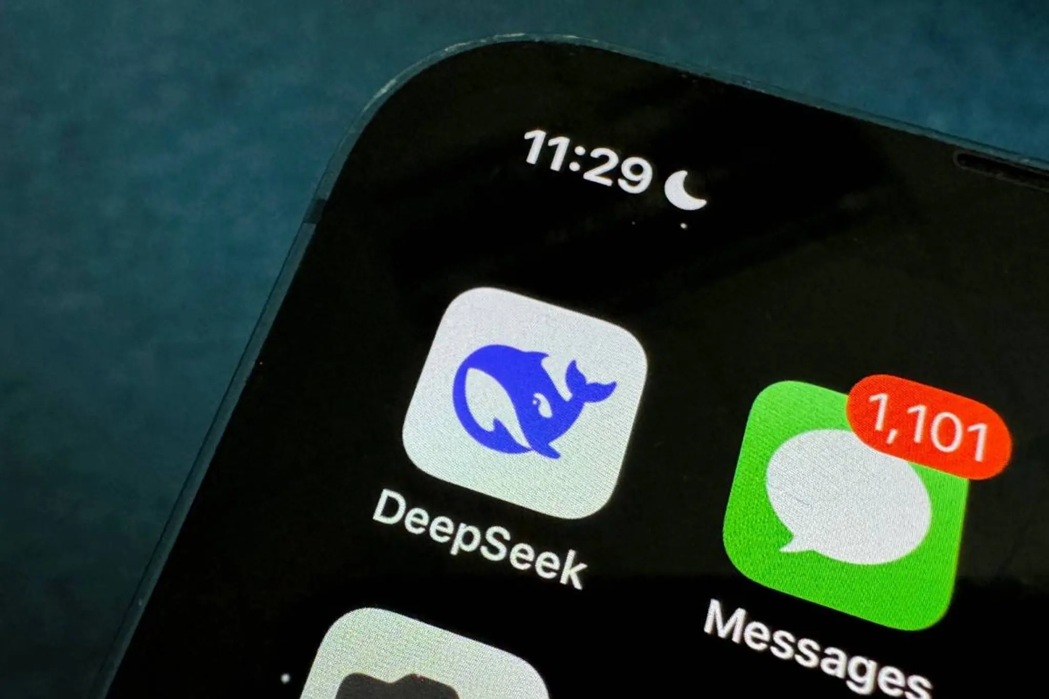 DeepSeek AI Chatbot App Popularity