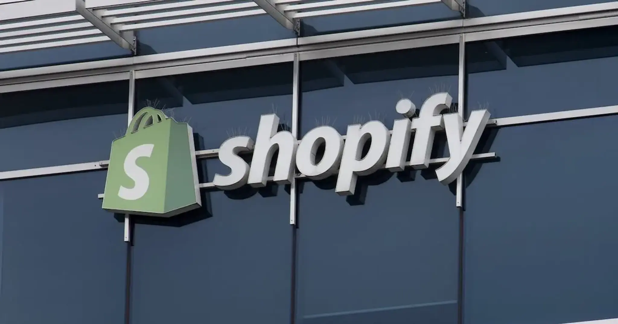 Shopify Embraces AI Expansion