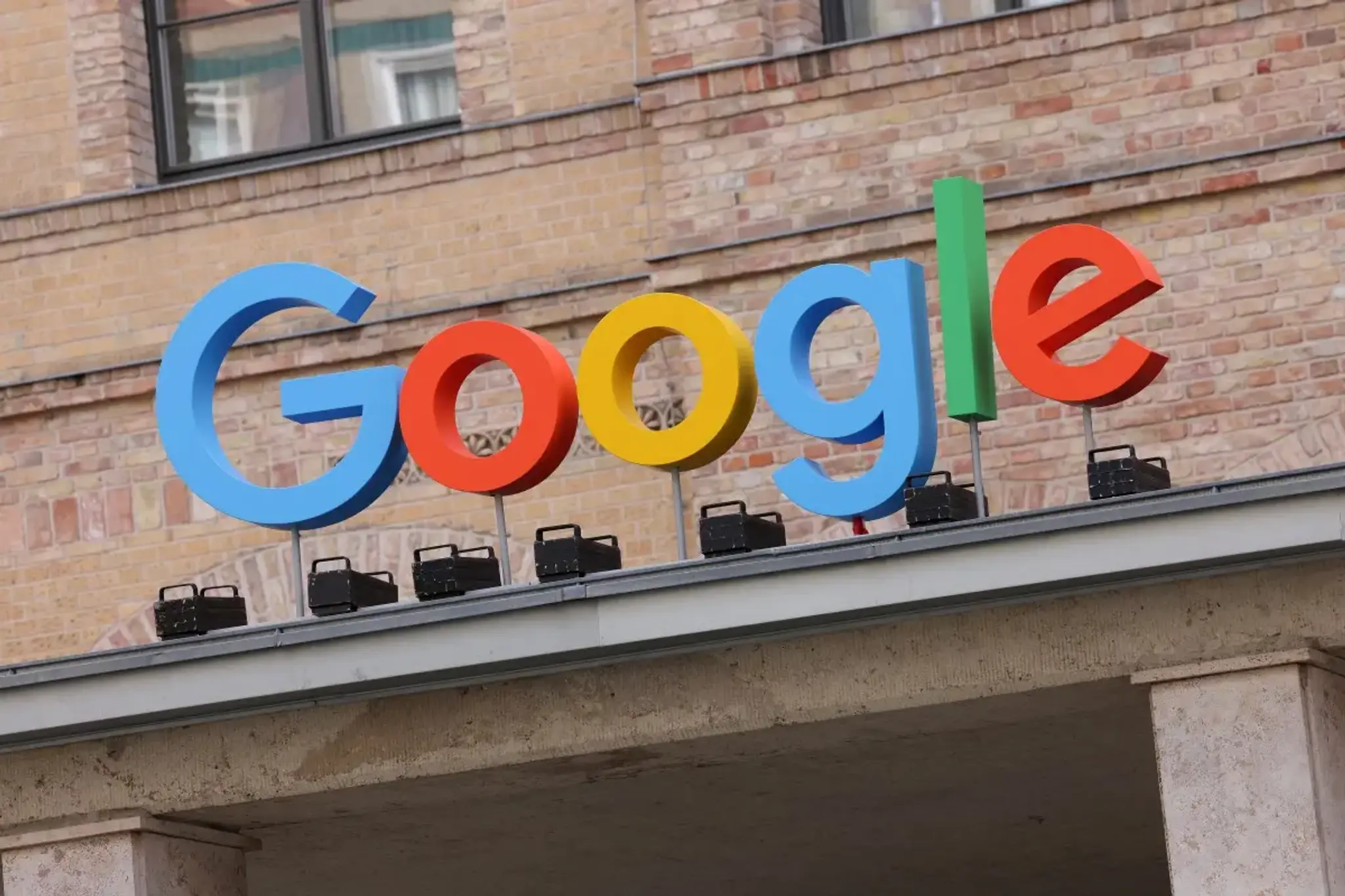 Google's AI Simplifies iOS Text