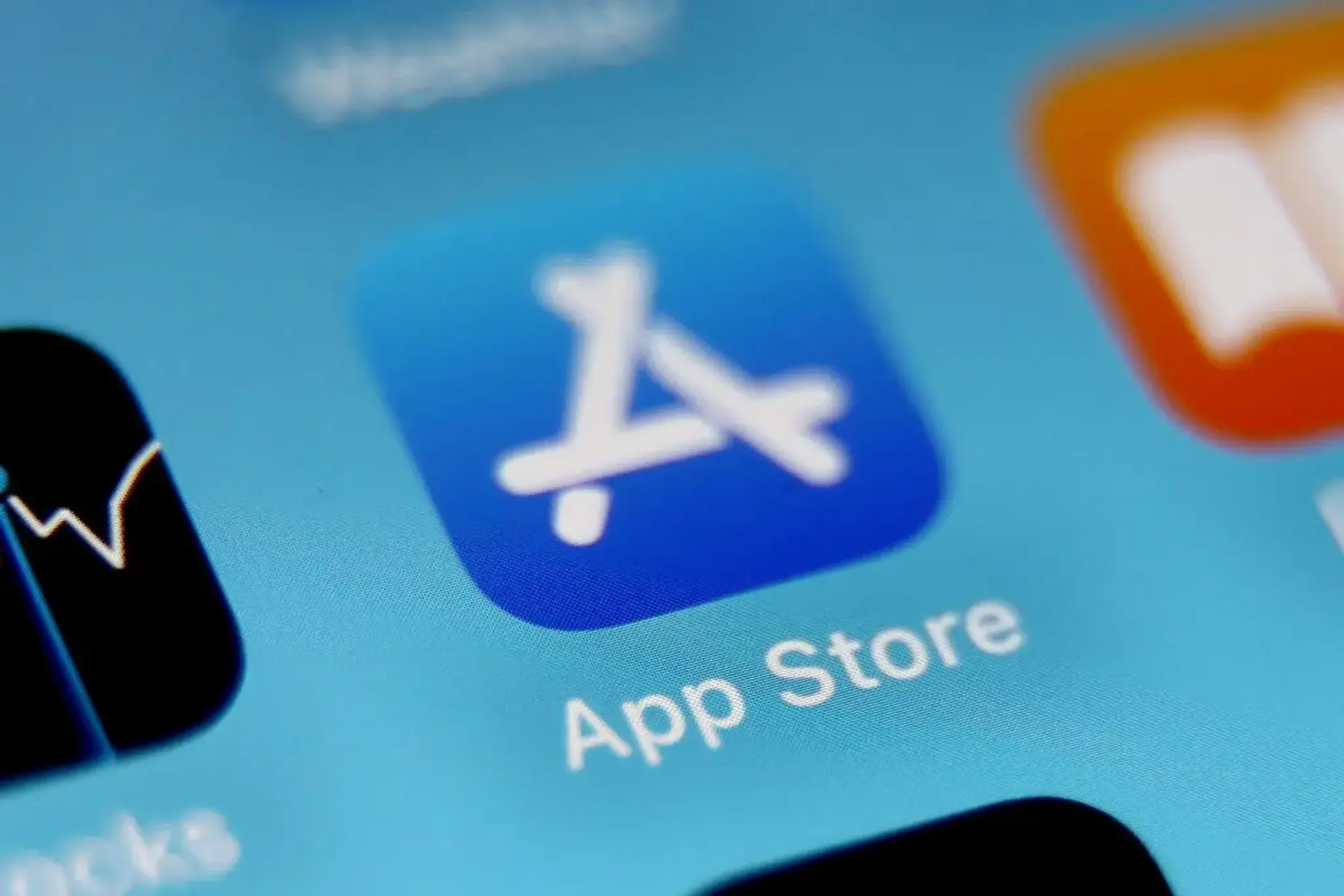 EU Fines Apple, Meta for DMA