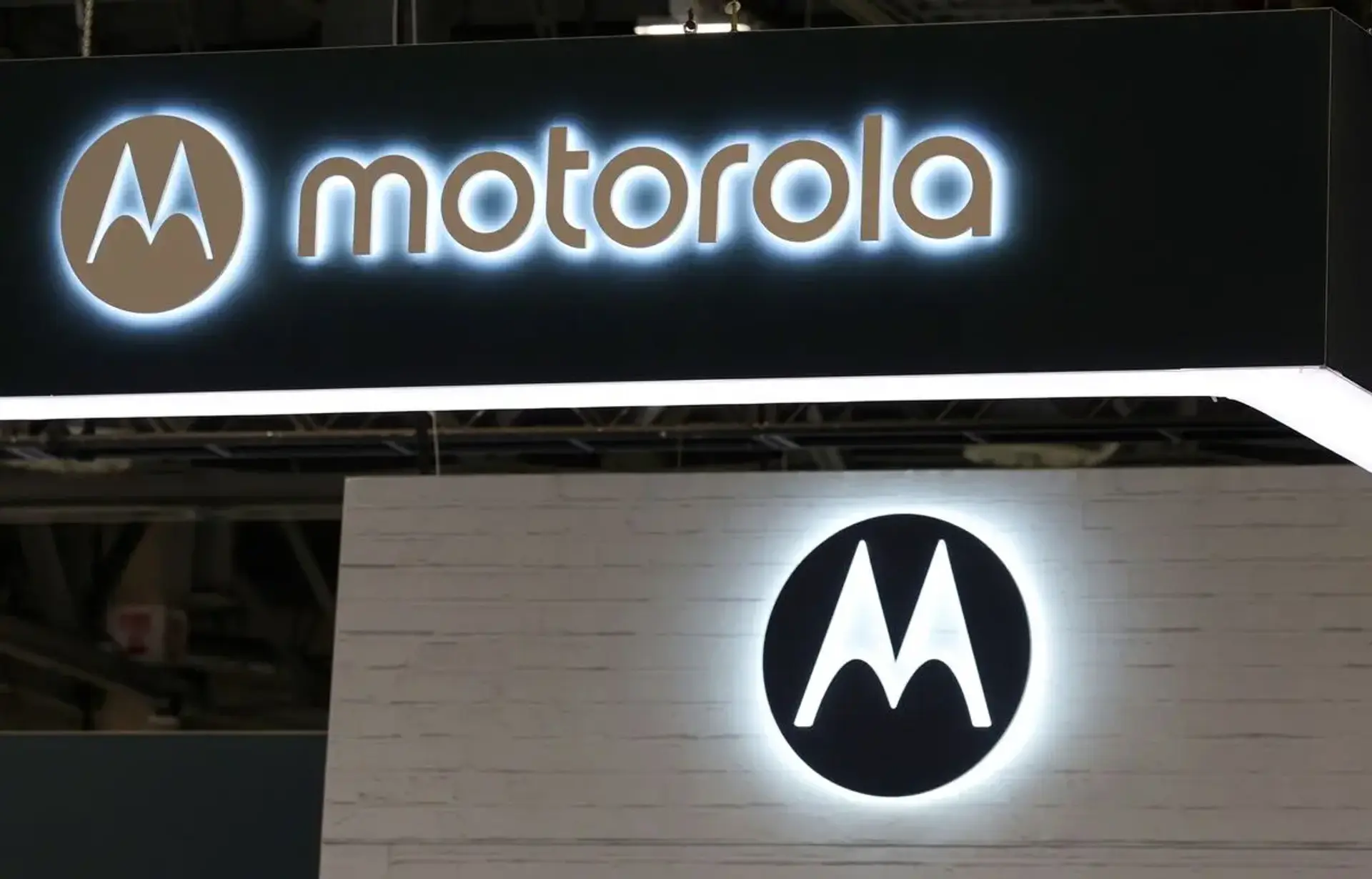 Motorola integrates Perplexity, Microsoft AI