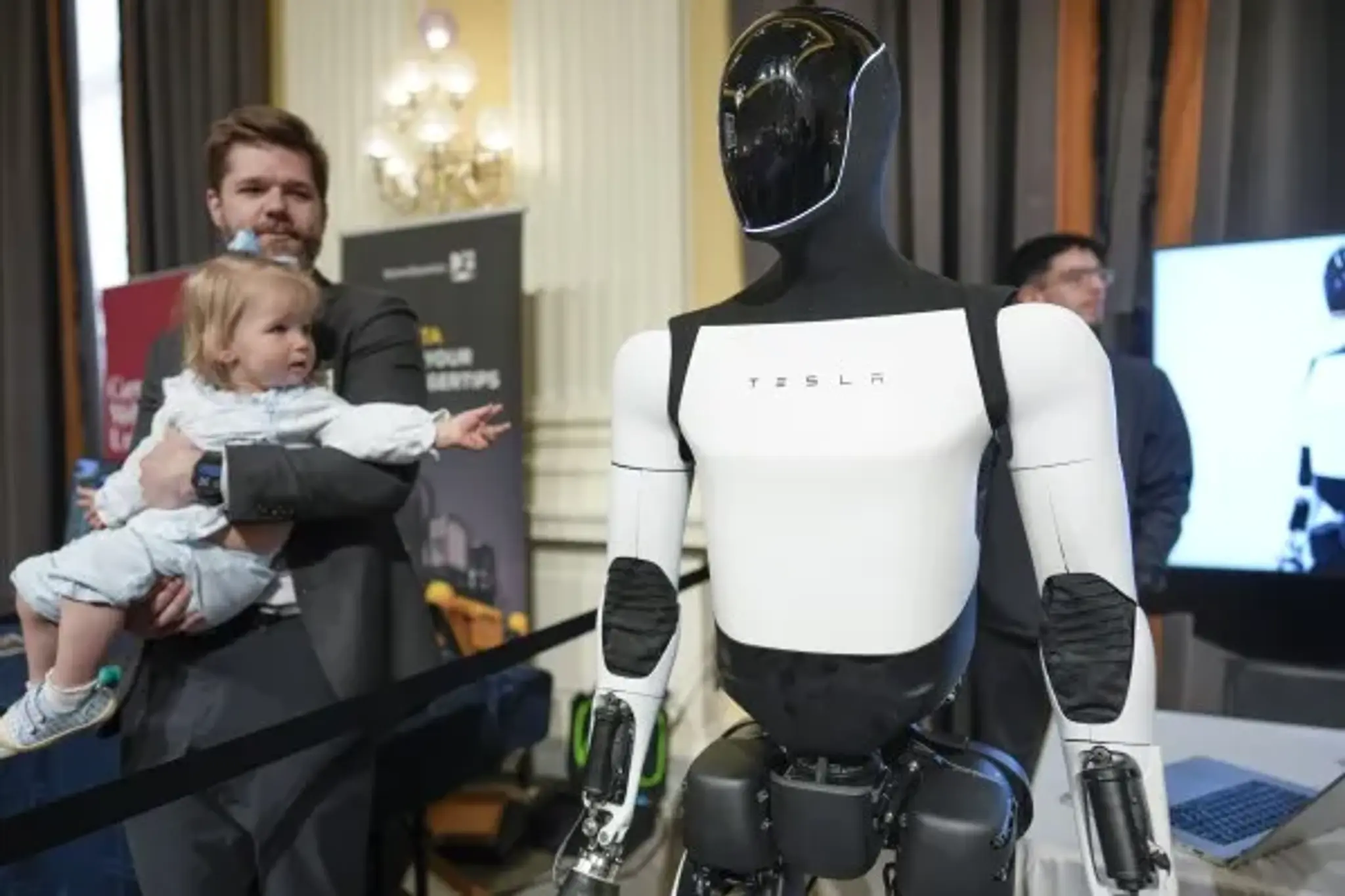 US Robotics Firms Call for Strategy