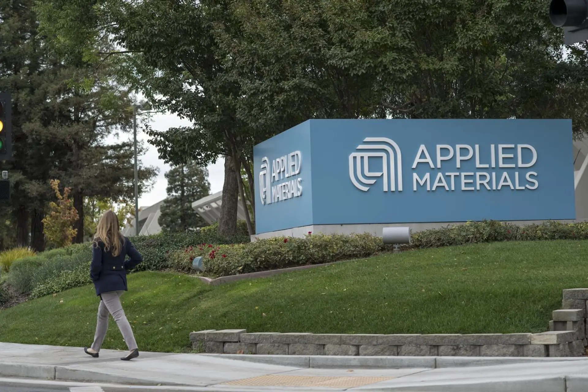 Applied Materials Forecasts AI Growth