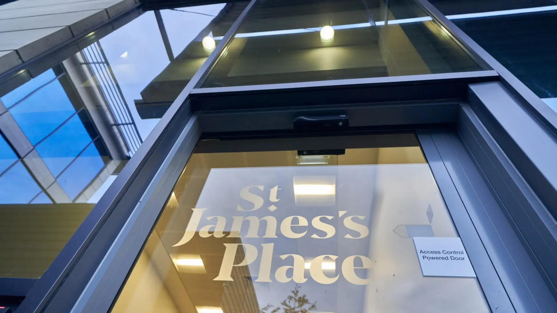 AI Fears Devalue Wealth Managers