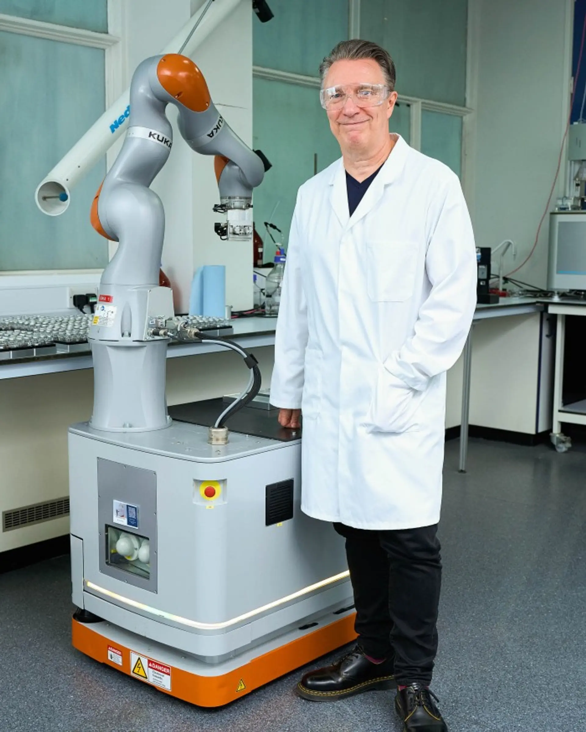 Robots Automate Lab Experiments
