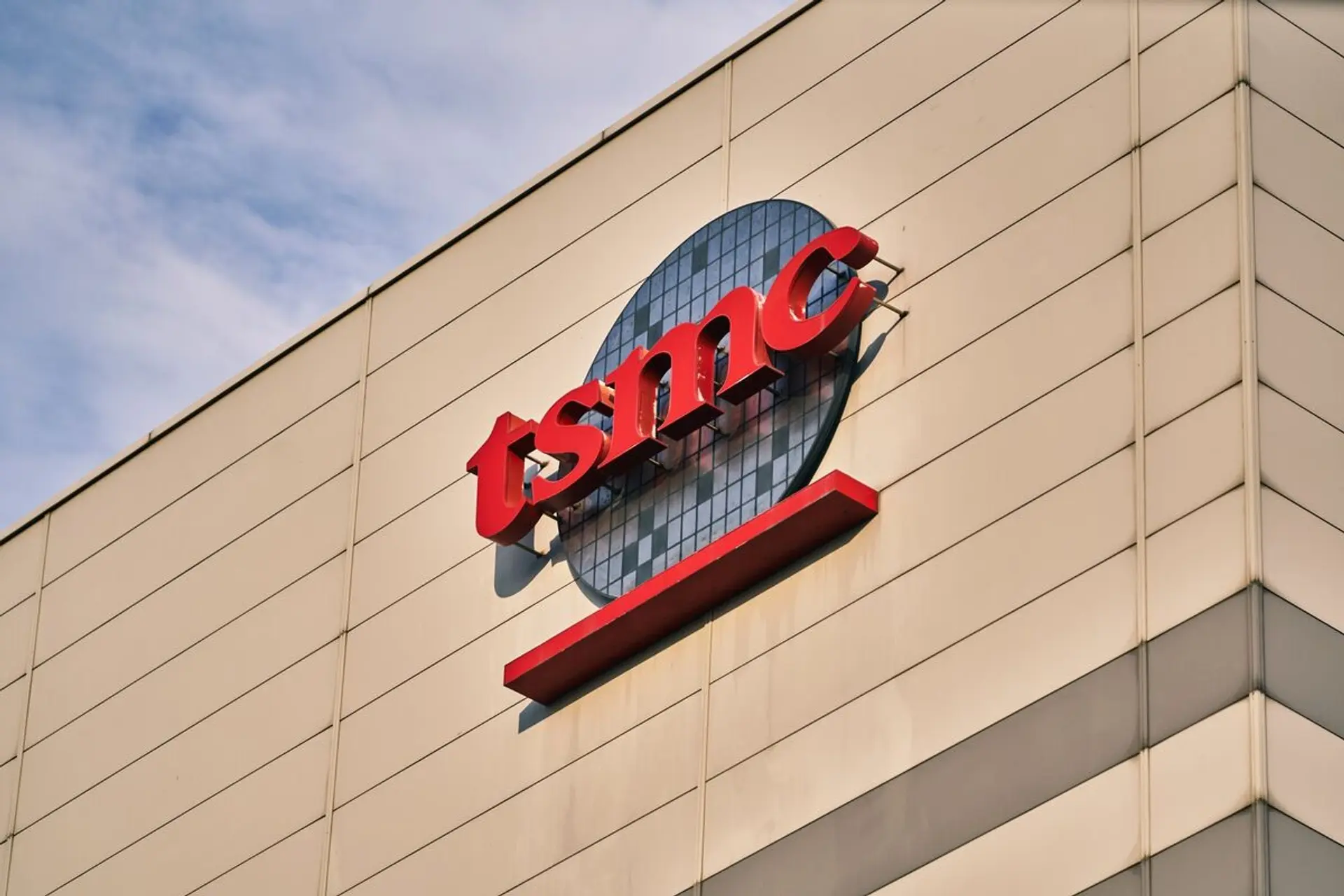 TSMC sues ex-executive over Intel
