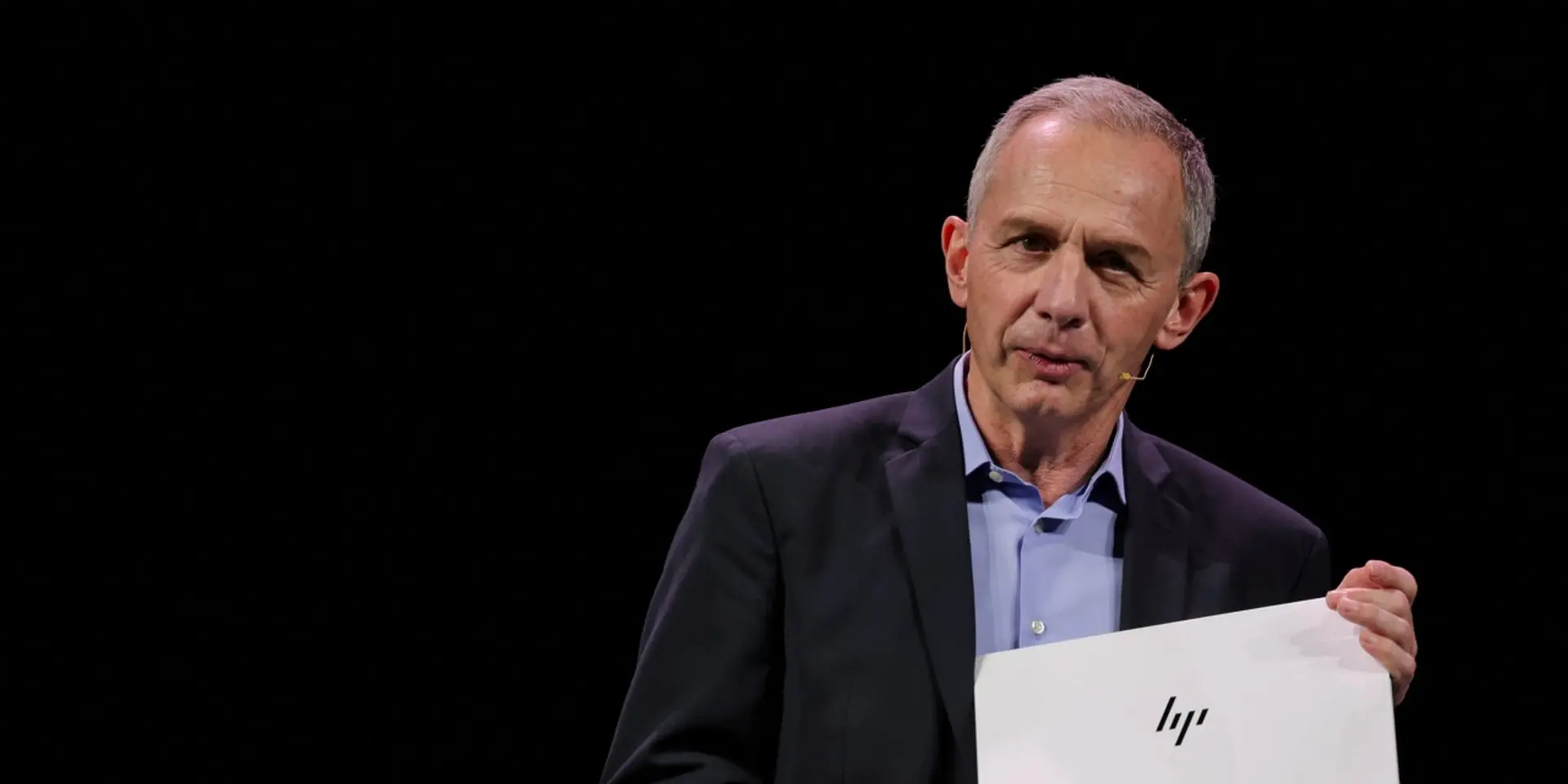 HP Restructures, Focuses on AI