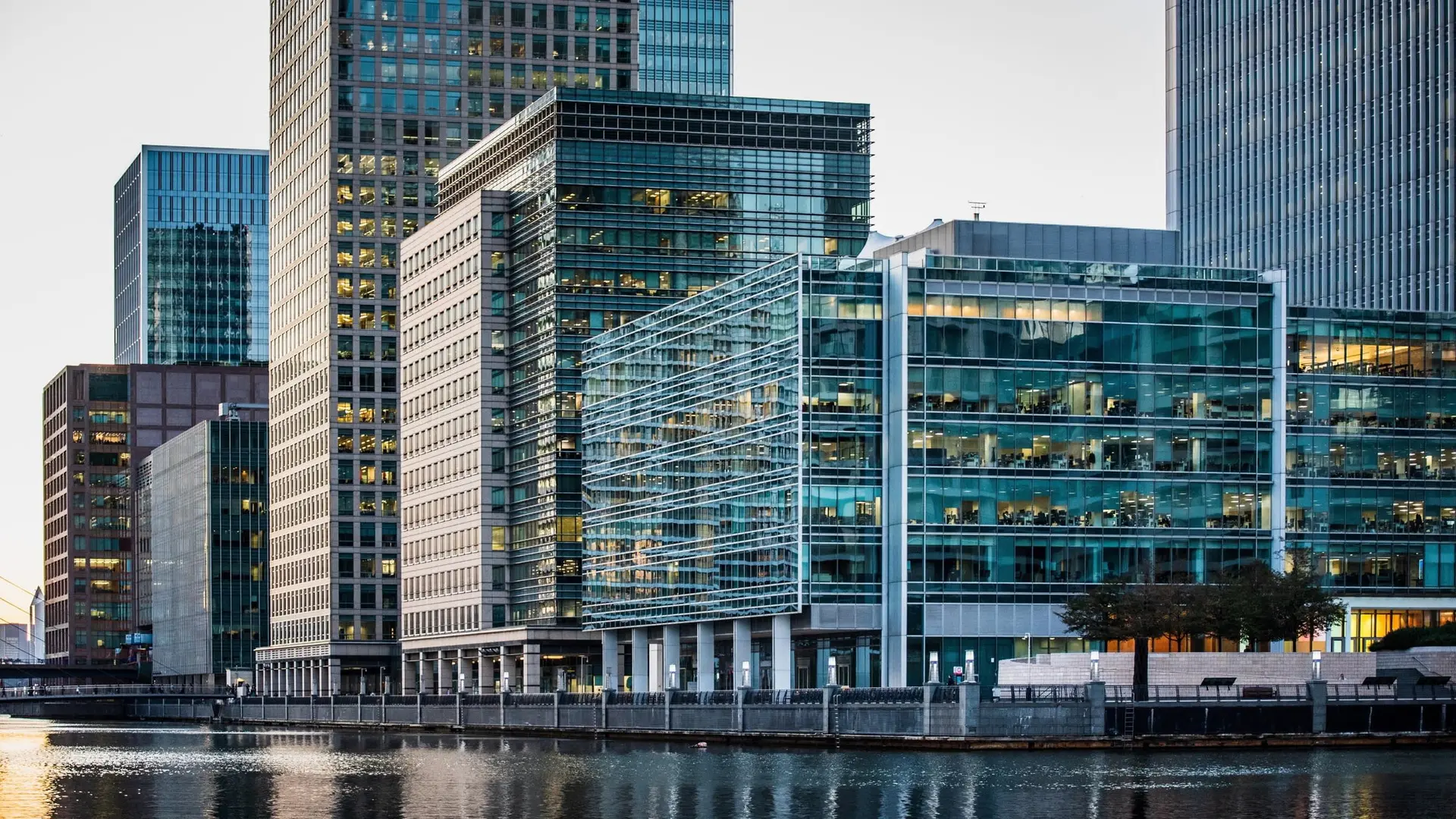 Clifford Chance Cuts Back Office