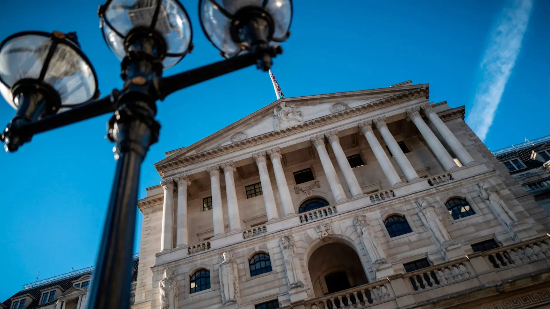 BoE flags AI tech bubble