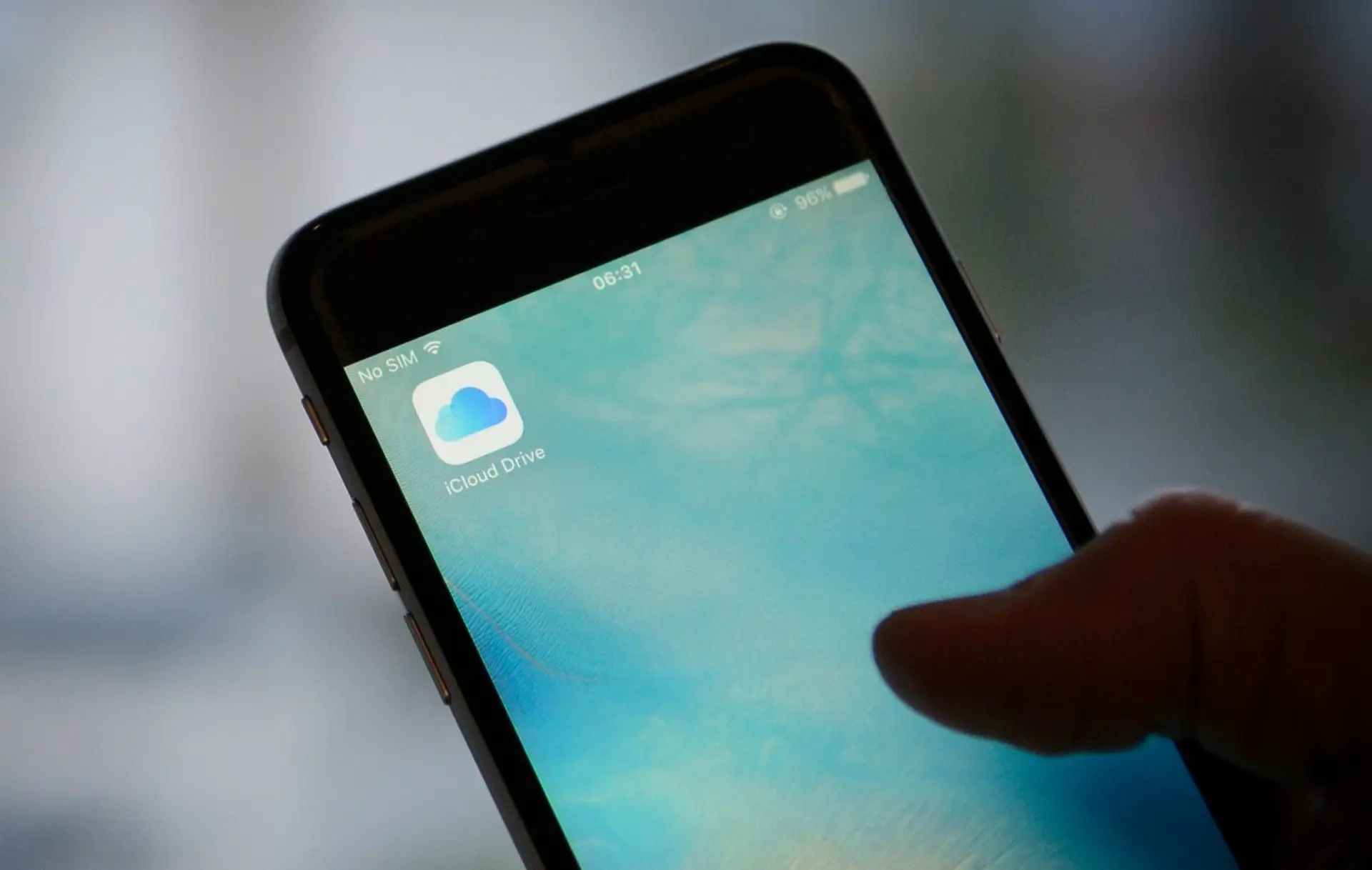 UK Seeks Apple Data Access