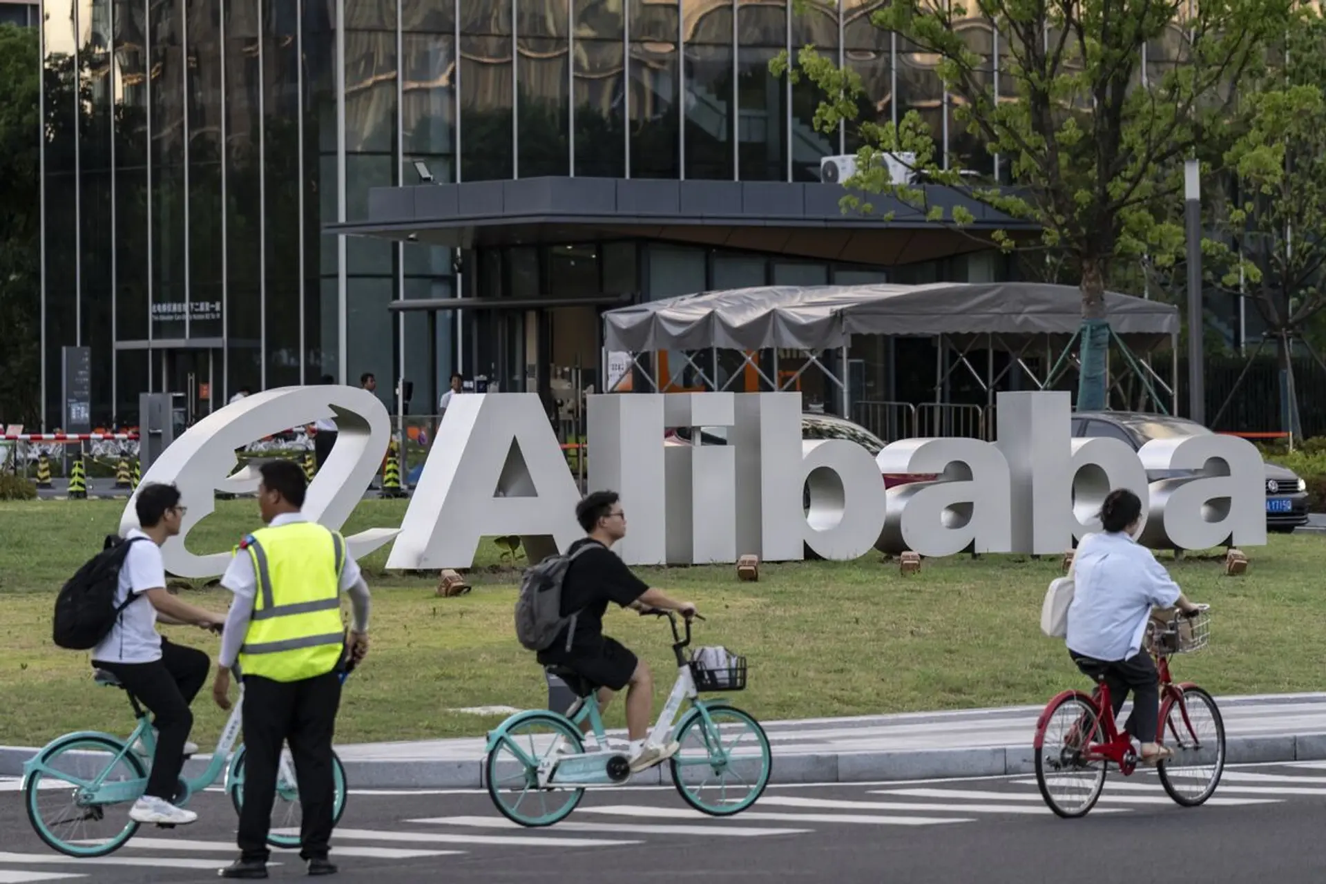 Alibaba Shares Surge on AI