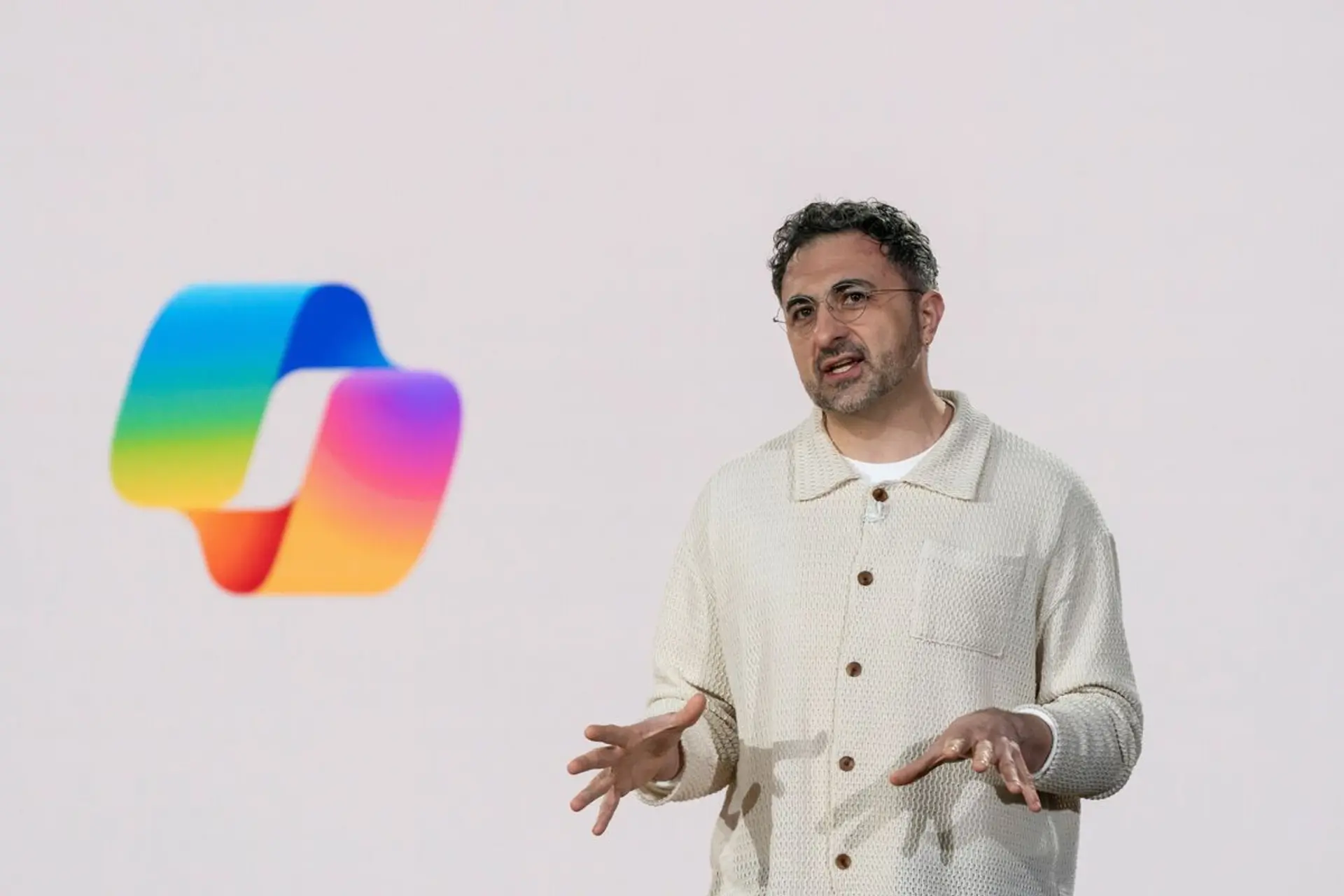 Microsoft Invests in AI