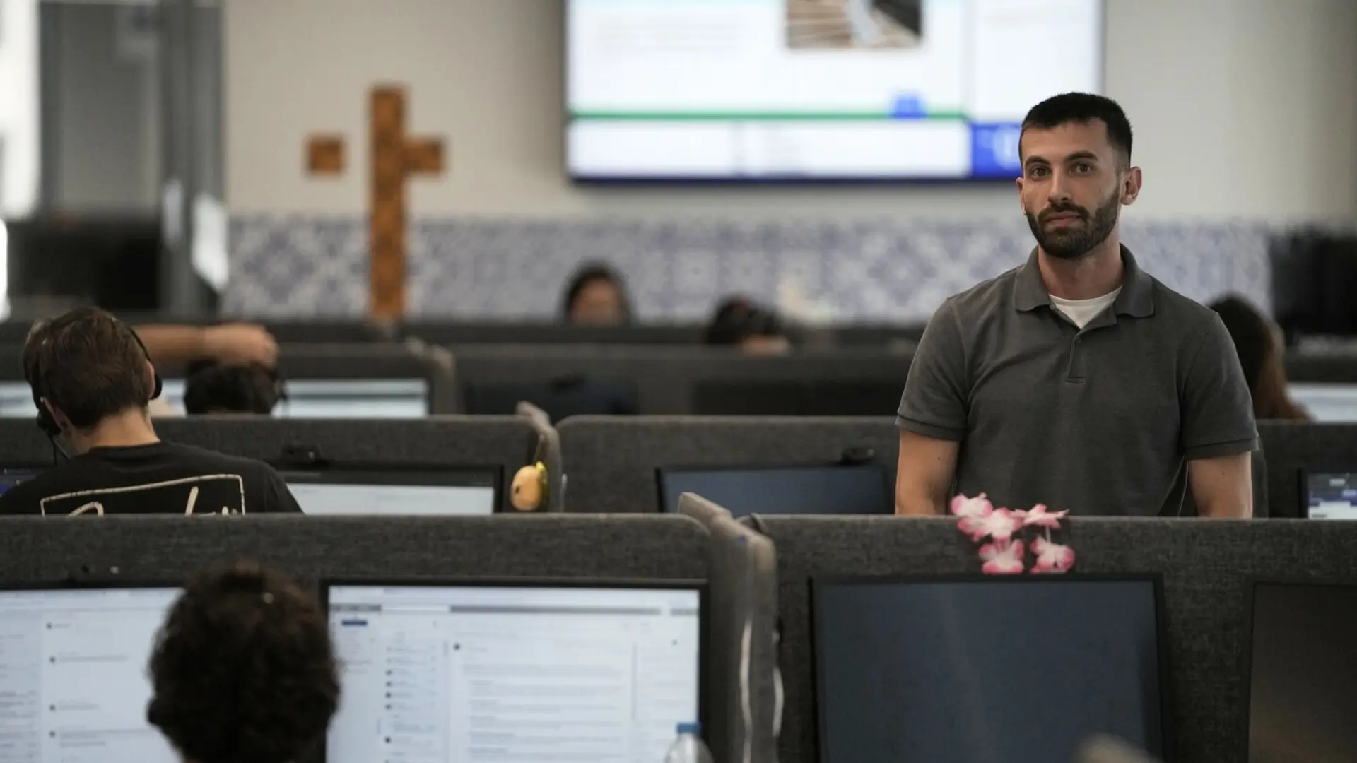 AI Reshapes Call Centres