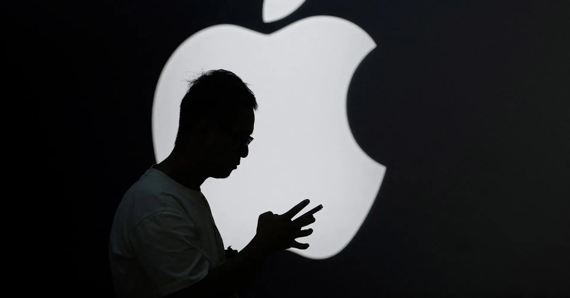 Apple Faces AI Training Lawsuit
