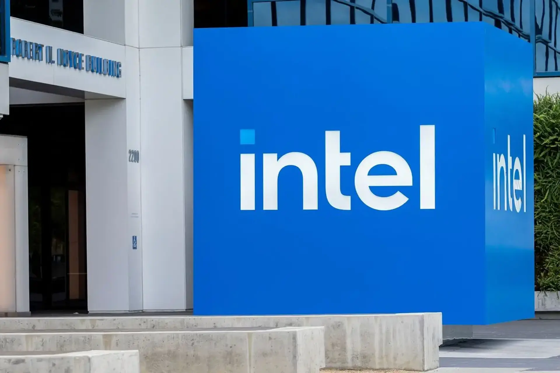 US Acquires Intel Equity Stake
