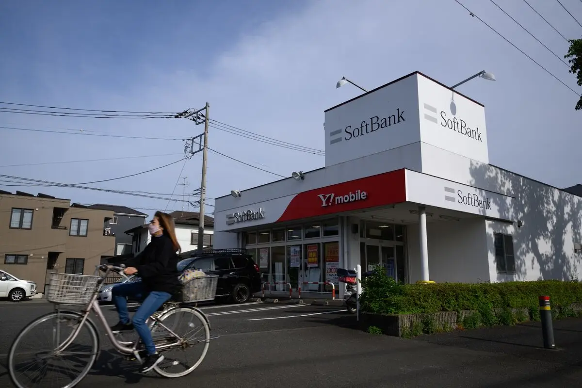 SoftBank Issues Dollar, Euro Bonds