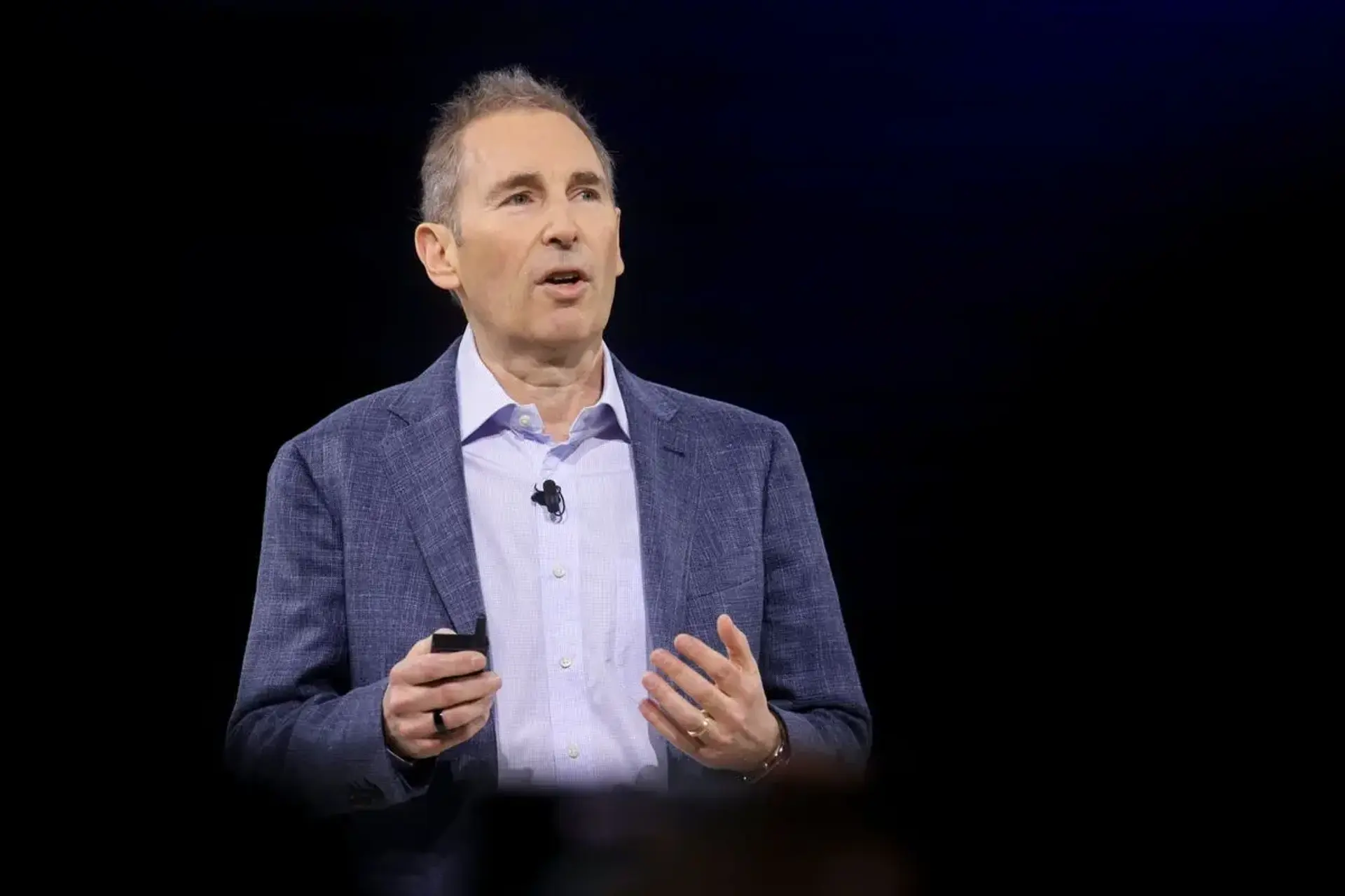Amazon: AI to Cut Workforce