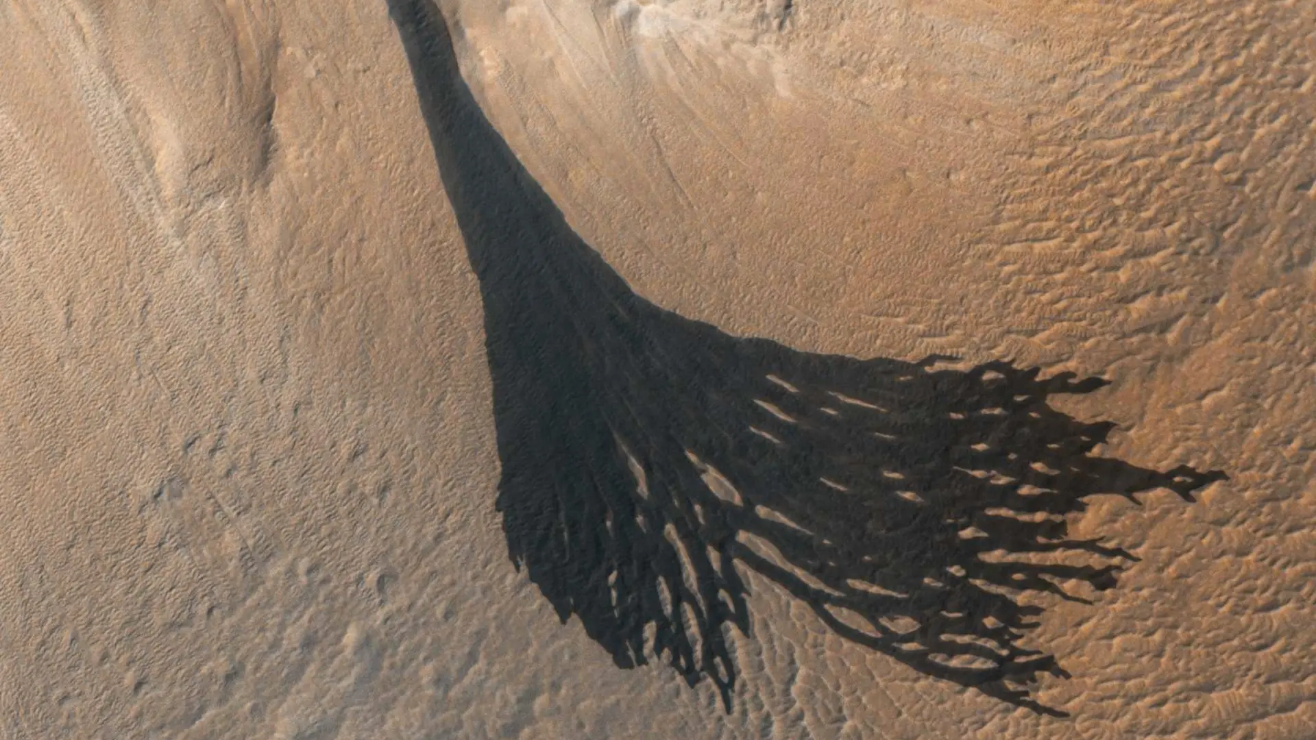 Mars Streaks: Dust, Not Water
