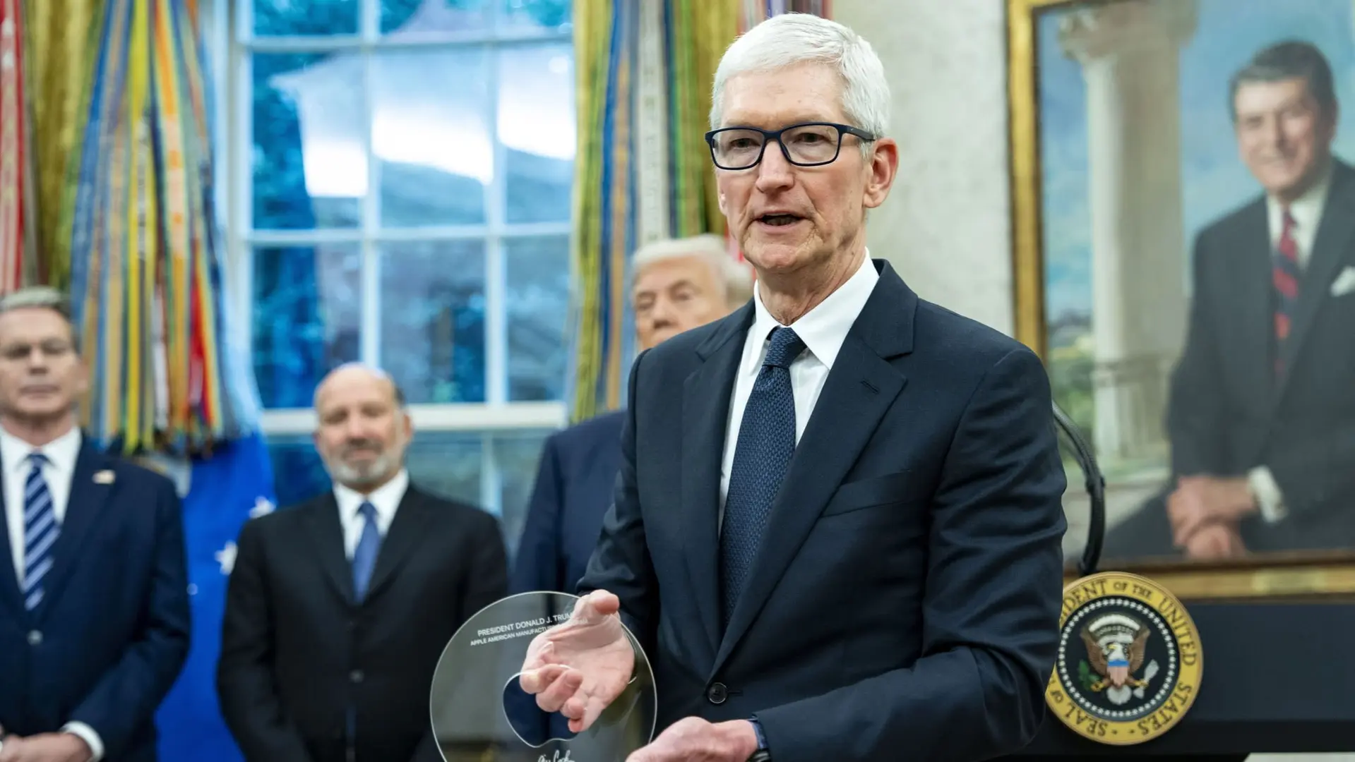 US Regulators Target Apple News