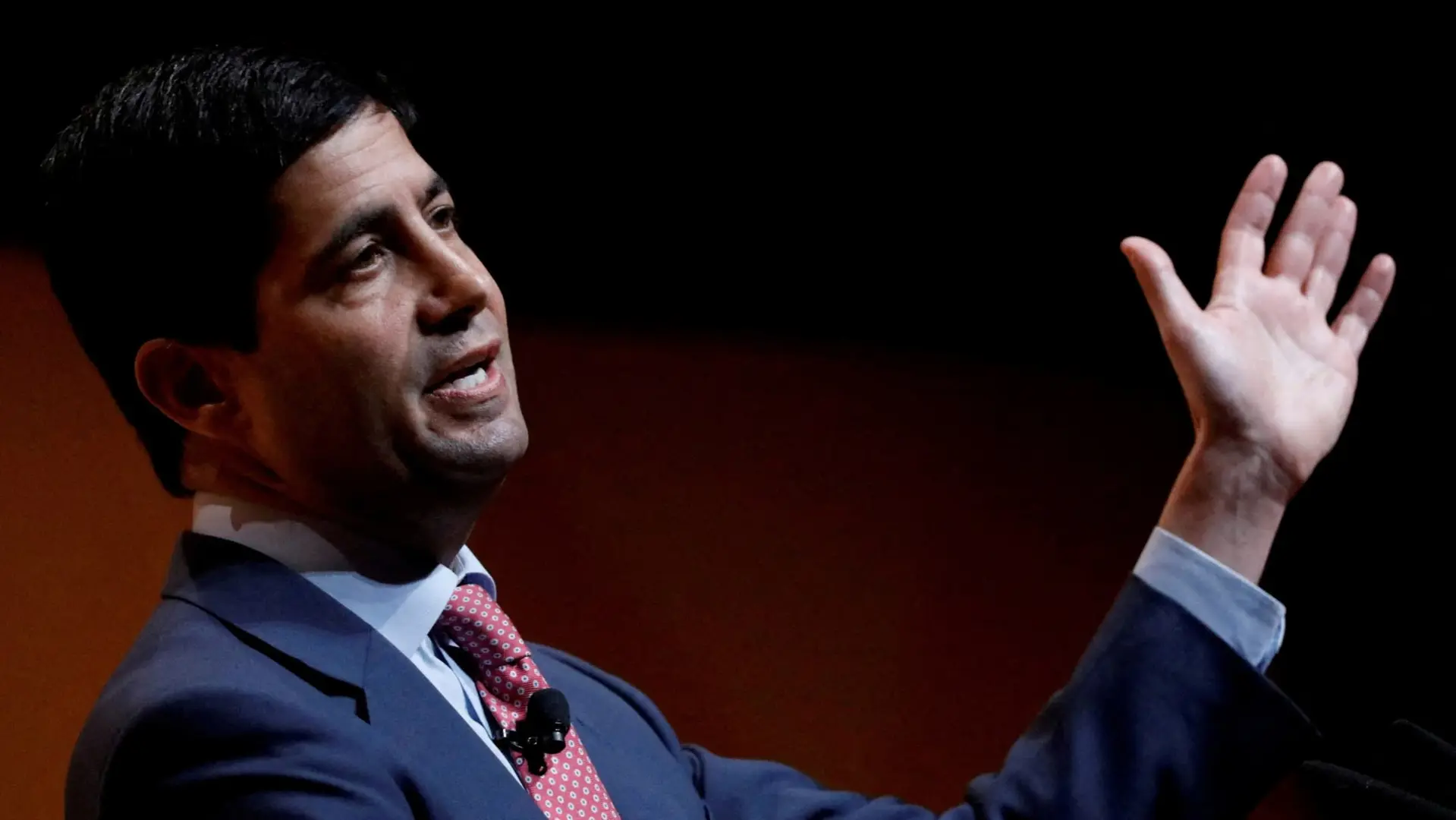 Economists Reject AI Rate Cut Claim