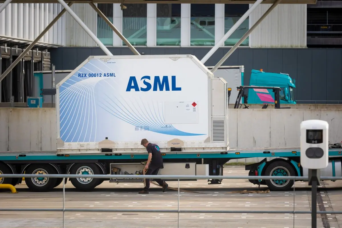 ASML Orders Exceed Forecasts