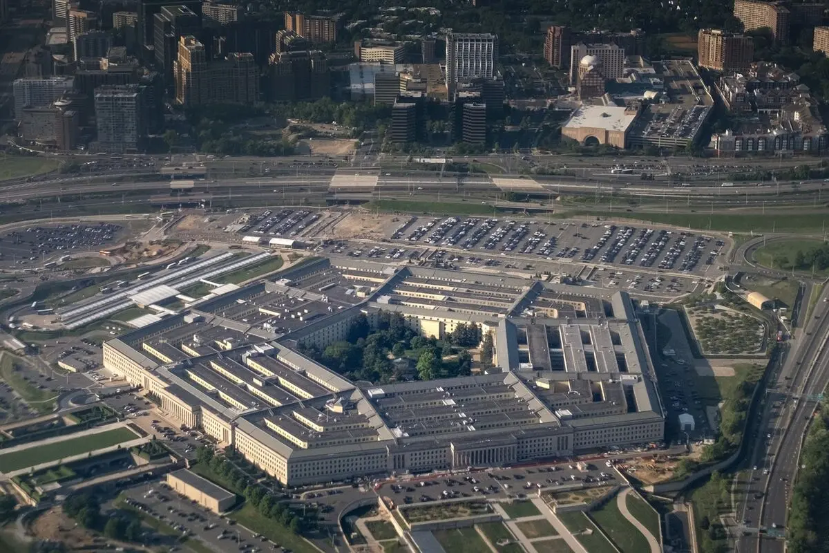 Pentagon Awards AI Contracts
